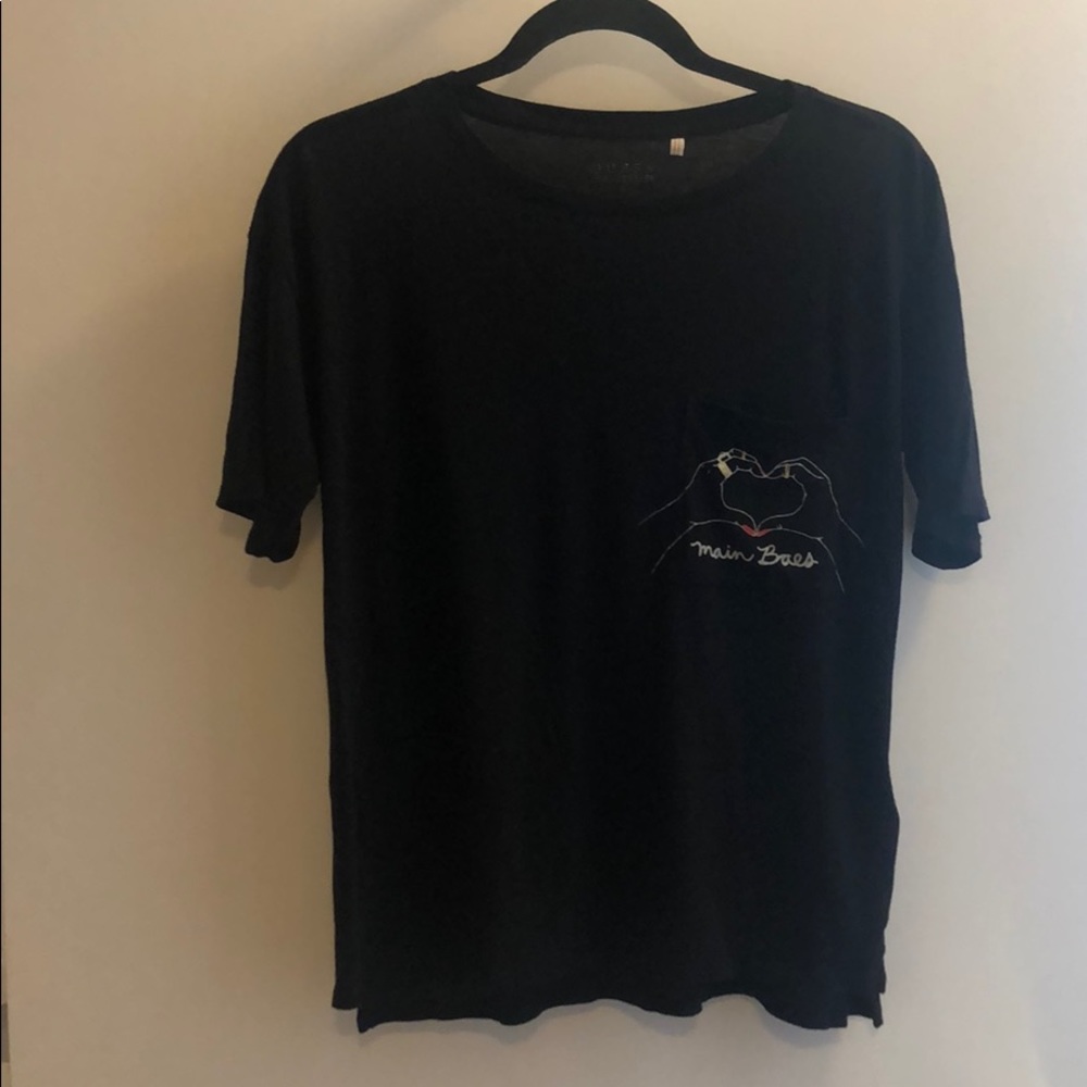 Guess front pocket tshirt
